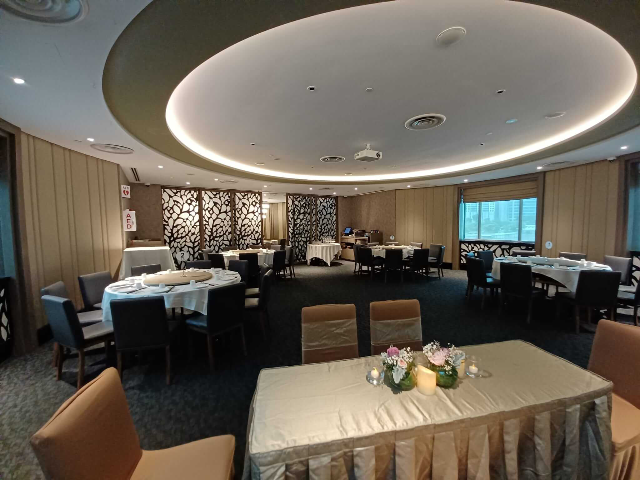 Solemnization Table with Floral Centerpiece at level 2